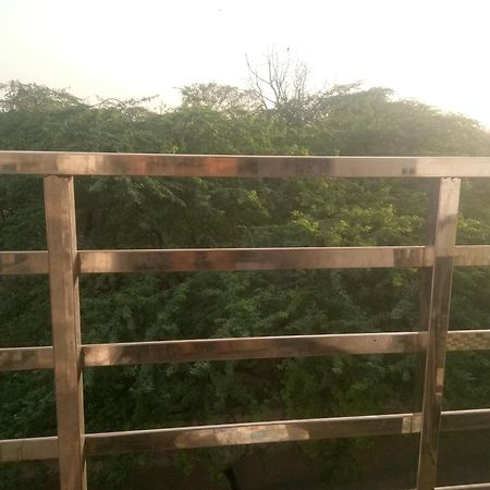 Aditya Paradise Aka Mountain Home Aka Avk Inn Tundla ภายนอก รูปภาพ