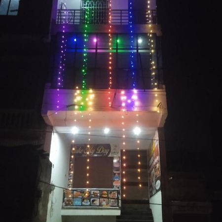 Aditya Paradise Aka Mountain Home Aka Avk Inn Tundla ภายนอก รูปภาพ